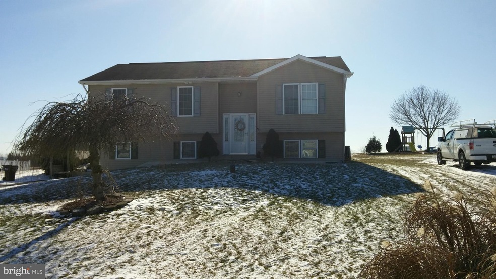 1242 Courtney Dr, Chambersburg, PA 17201 - photo 1