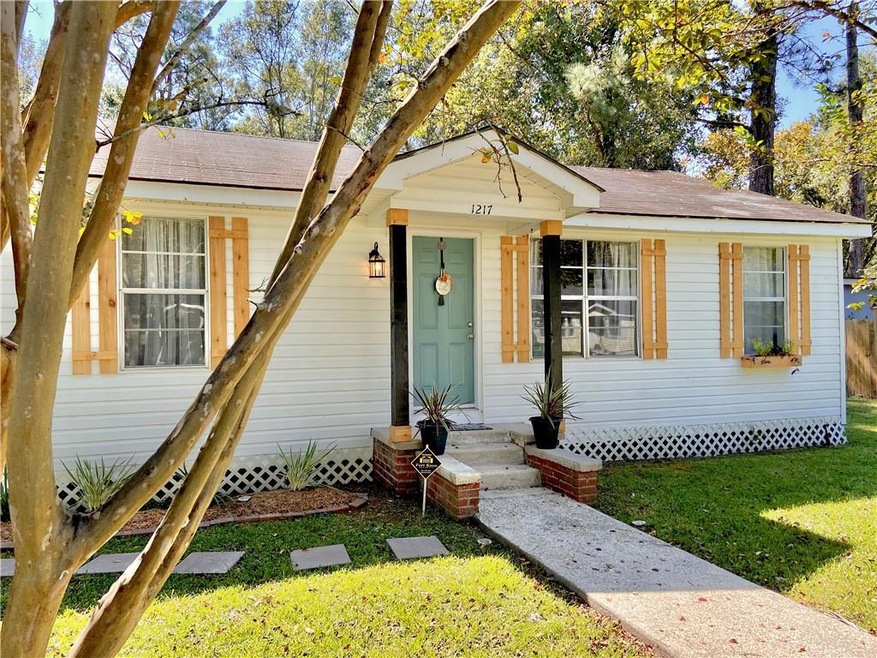 1217 Manning St, Picayune, MS 39466 - photo 1