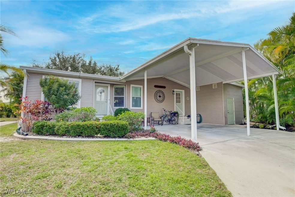 View of front of home featuring a front lawn and a