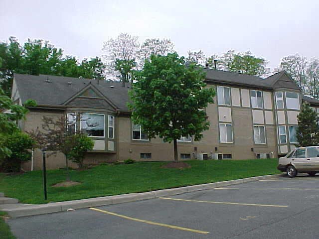 44750 Bayview Dr unit 37, Novi, MI 48377 - photo 1