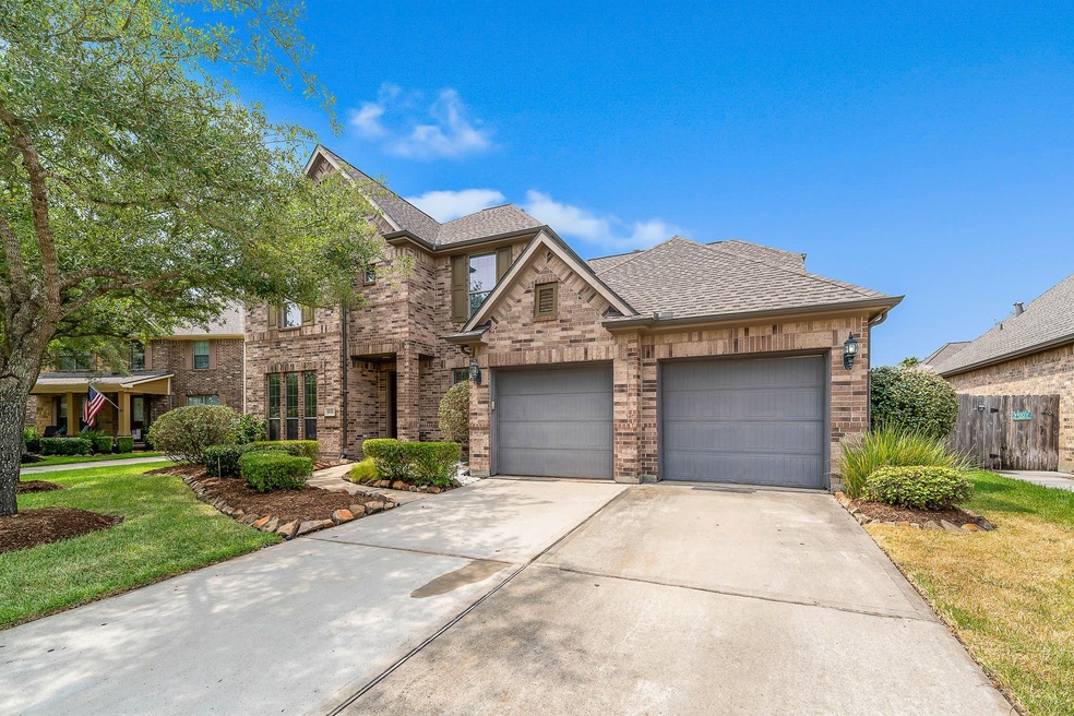 Double wide driveway!BEAUTIFUL MAR BELLA HOME MINU