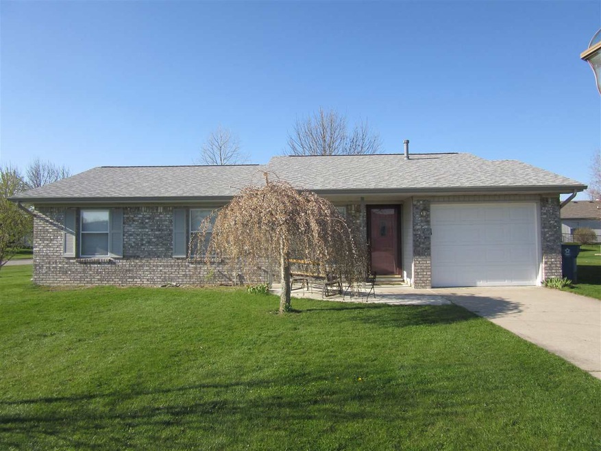 423 La Mar St, Bluffton, IN 46714 - photo 1