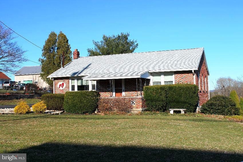 21 S Market St, New Ringgold, PA 17960 - photo 1