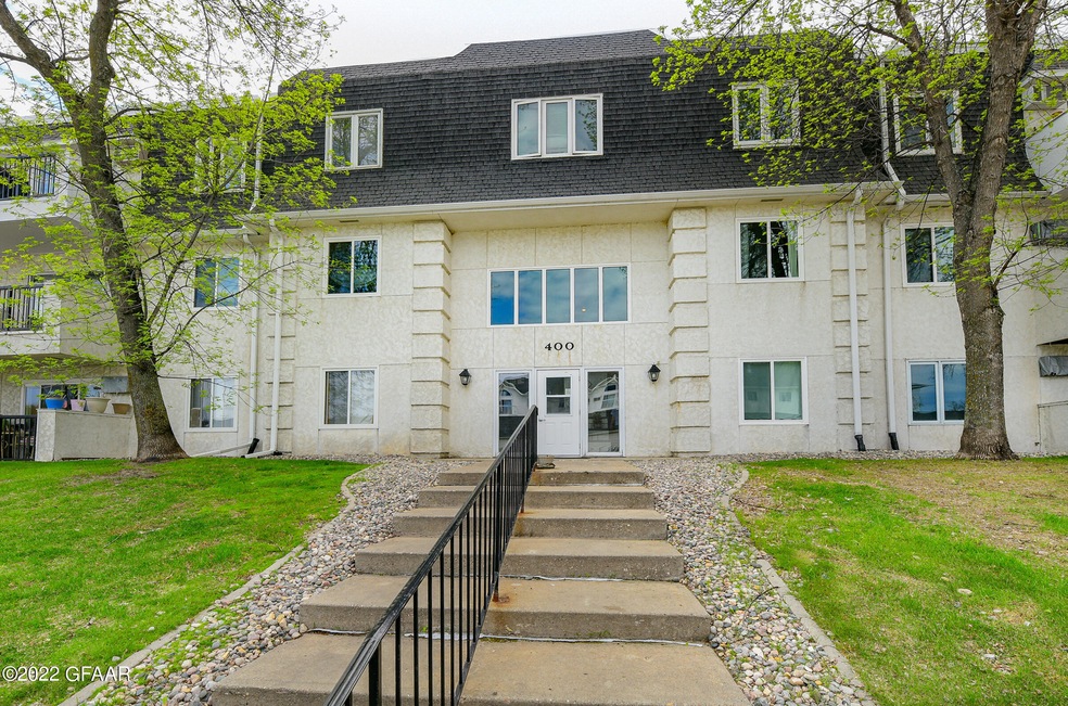 815 Duke Dr unit 417, Grand Forks, ND 58201 - photo 1