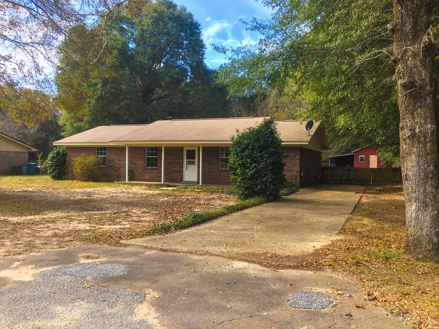 1215 Sunshine Dr, Crestview, FL 32539 - photo 1