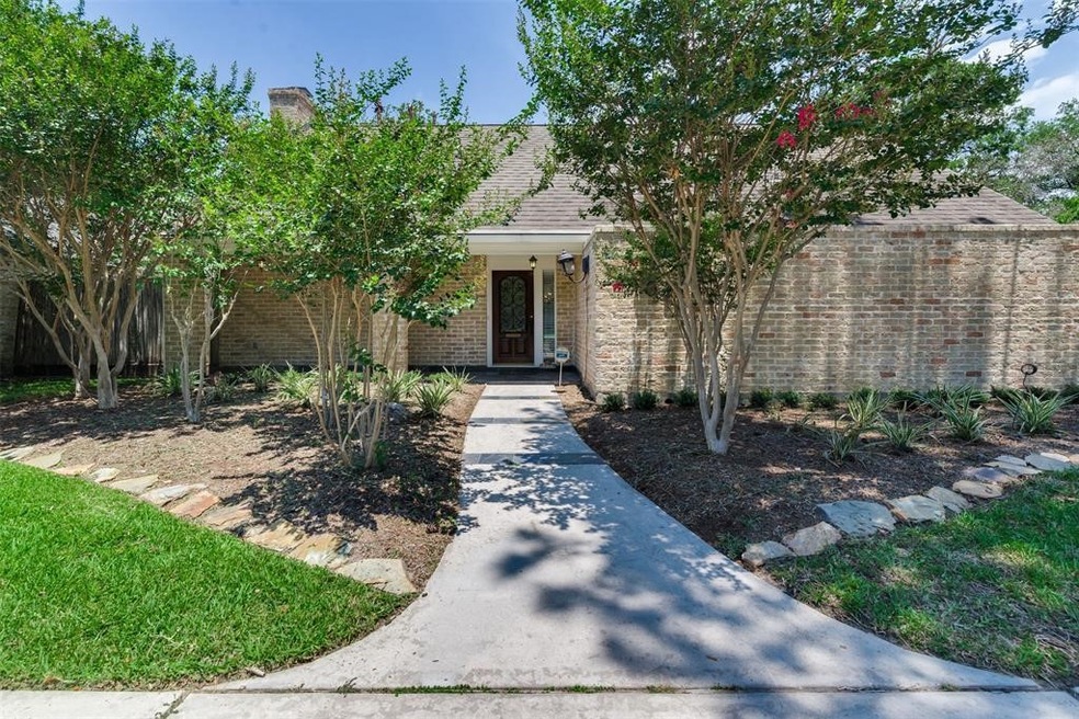 10214 Briar Forest Dr, Houston, TX 77042 - photo 1