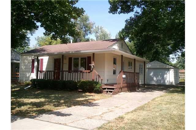 2001 E 27th St, Des Moines, IA 50317 - photo 1