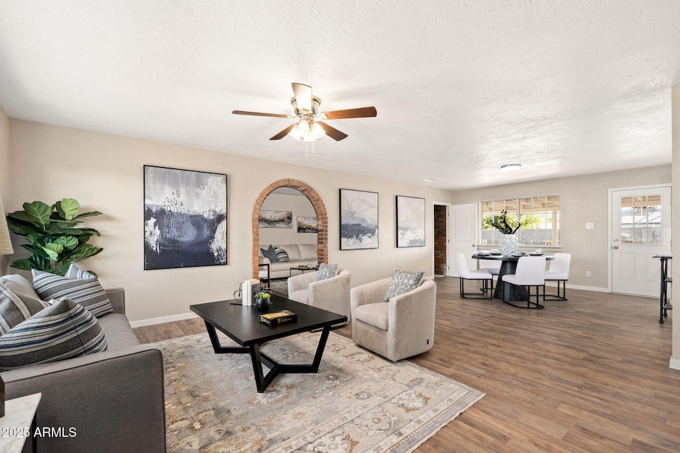 6223 W Earll Dr, Phoenix, AZ 85033 - photo 1