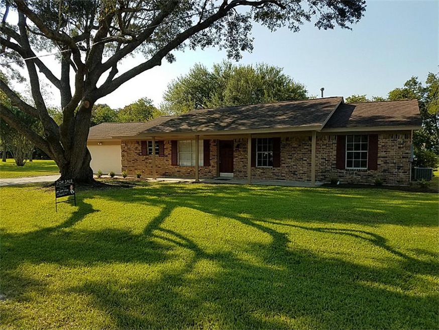 83 Fulton Dr N, Alvin, TX 77511 - photo 1