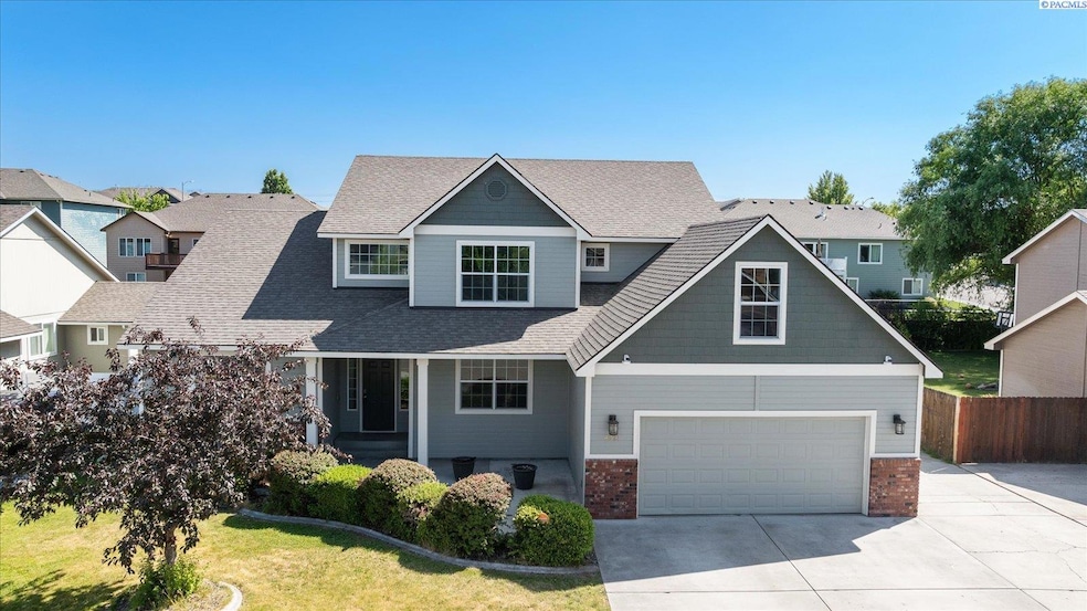 Pending $649,900 • Co-Listing Agent