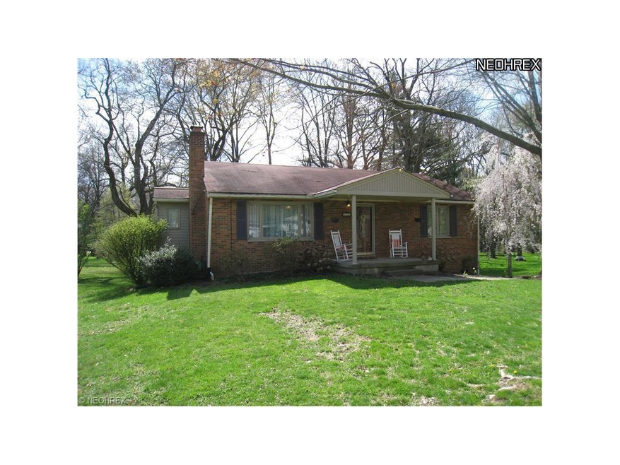 Front elevation of 216 Woodland St SW  Hartville, Ohio 44632