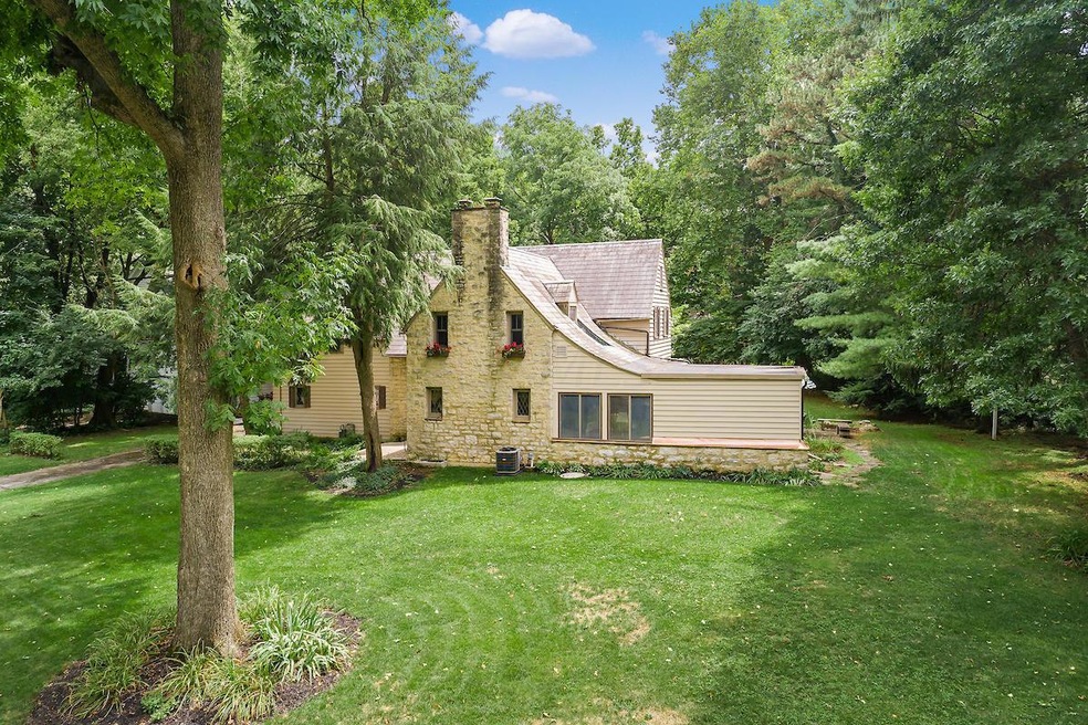 35 W Jeffrey Place, Columbus, OH 43214 - photo 1