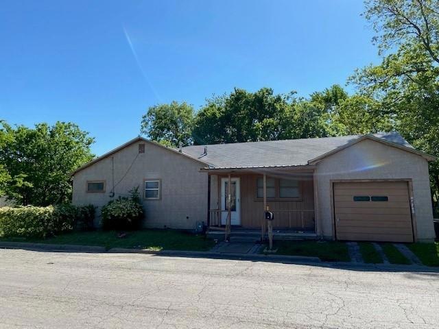 110 S Howeth St, Gainesville, TX 76240 - photo 1