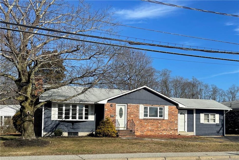 436 W Shore Rd, Warwick, RI 02889 - photo 1