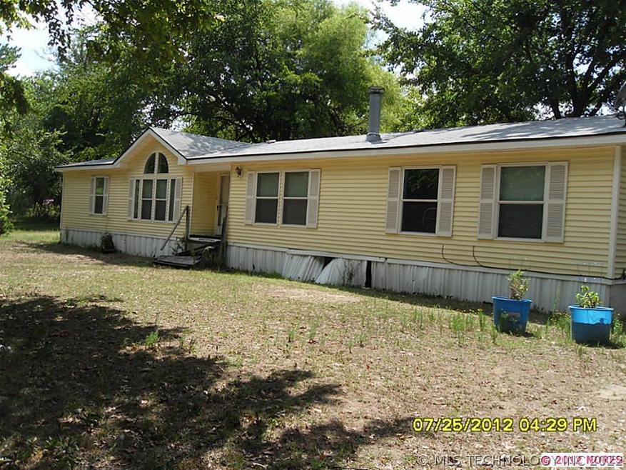 Double wide. All utilities at back of property.