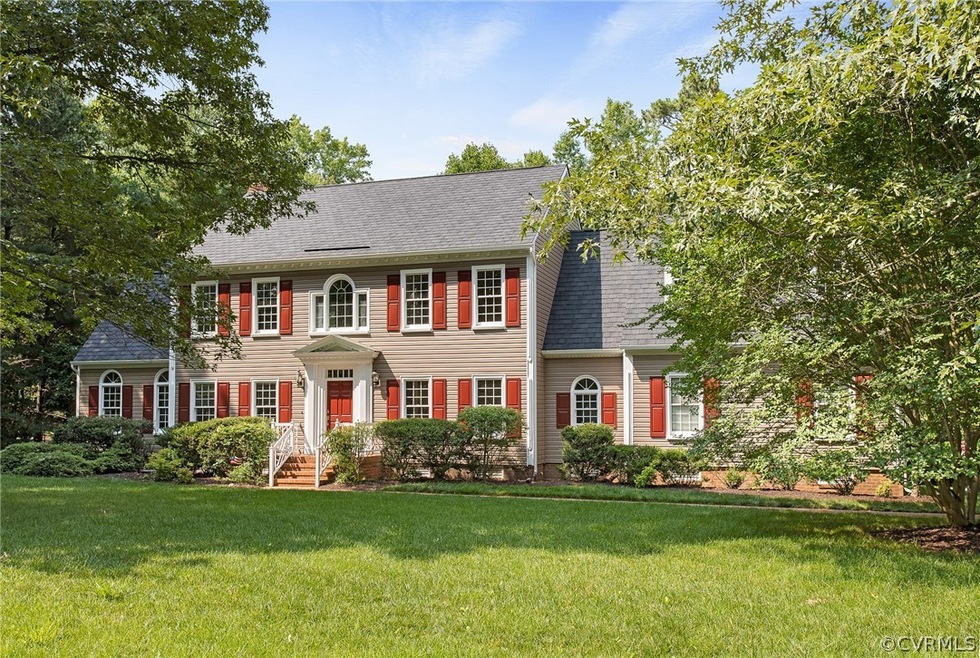 Choose this happy home to be yours!