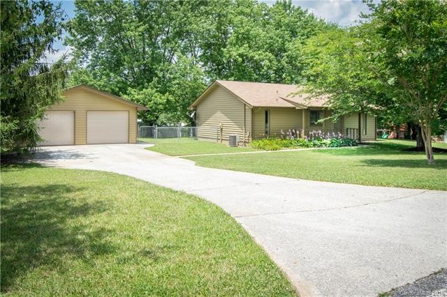 8 Apple Blossom Ln, Hendersonville, NC 28792 - photo 1