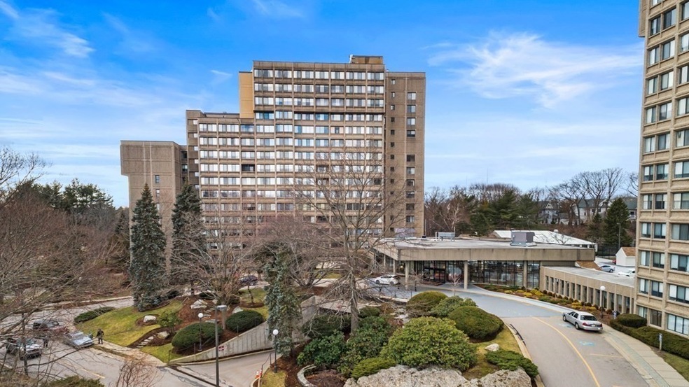 250 Hammond Pond Pkwy unit 1610S, Chestnut Hill, MA 02467 - photo 1