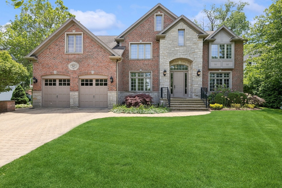 915 Pleasant Ln, Glenview, IL 60025 - photo 1