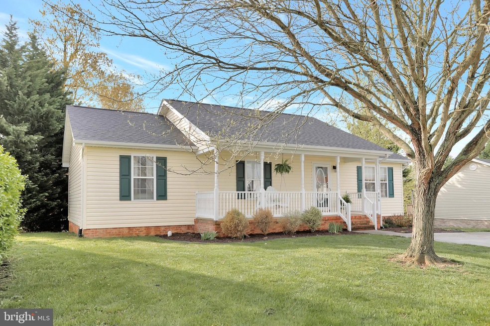 956 Seldon Dr, Strasburg, VA 22657 - photo 1