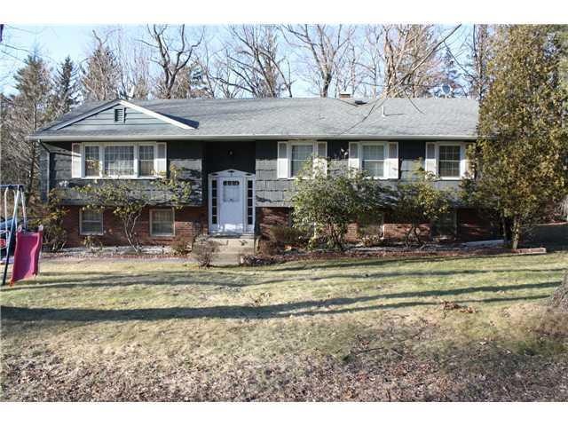 9 Robin Rd, Spring Valley, NY 10977 - photo 1