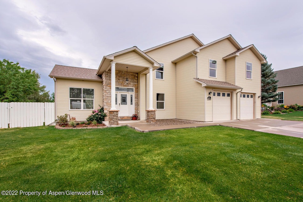 1384 Firethorn
