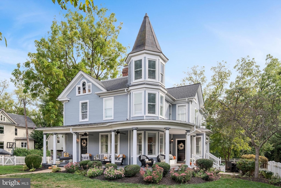 For Sale $1,029,900 • Co-Listing Agent