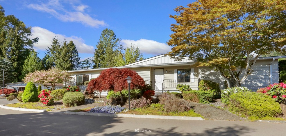 23627 Lake Dr E, Bothell, WA 98021 - photo 1