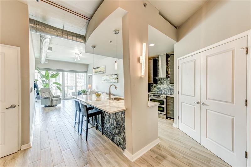 Modern style - 2 bed | 2 bath, 9th floor condo