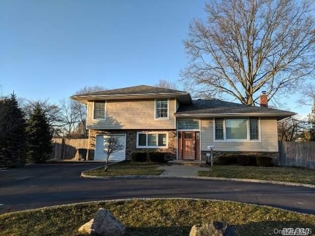 19 Gehrig St, ComMacK, NY 11725 - photo 1