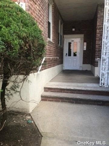 257 Cedarhurst Ave unit 4A, Cedarhurst, NY 11516 - photo 1