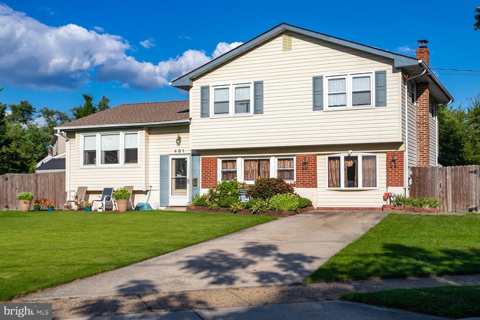 401 S Arthur Dr, Beverly, NJ 08010 - photo 1