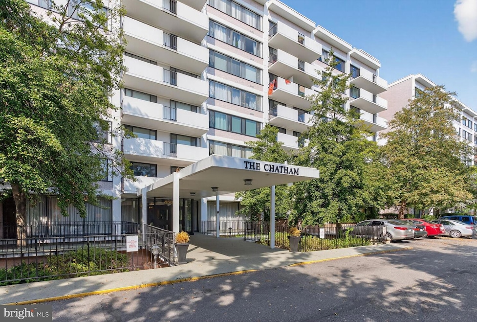 Chatham Condominiums unit 715, Arlington, VA 22203 - photo 1