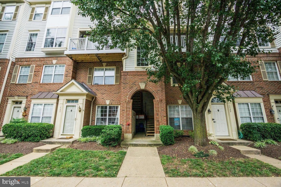 1725 Kingsgate Ct unit 304, Alexandria, VA 22302 - photo 1