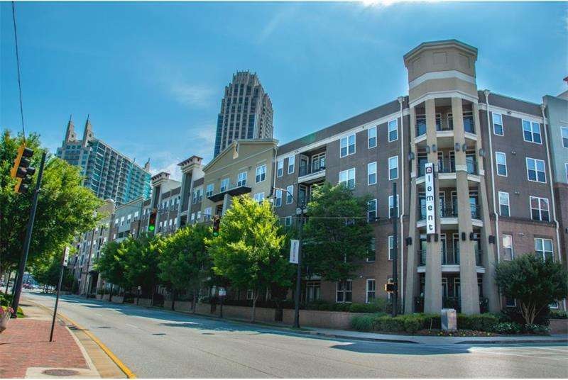 Live in Atlantic Station. Walk to shopping, fine d
