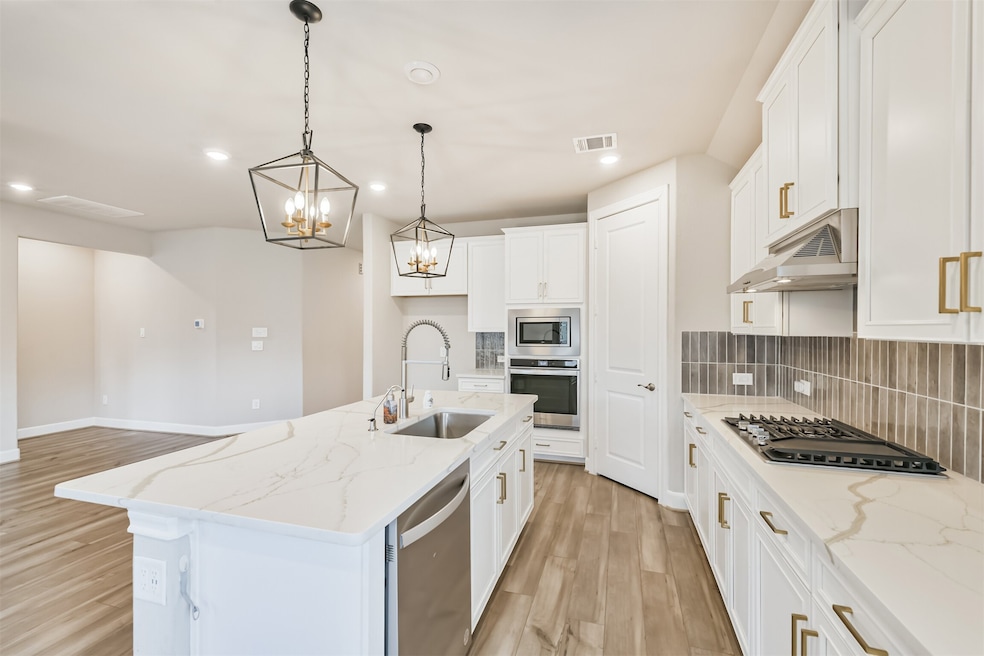 17869 Hanson Ridge Ct, Montgomery, TX 77316 - photo 1