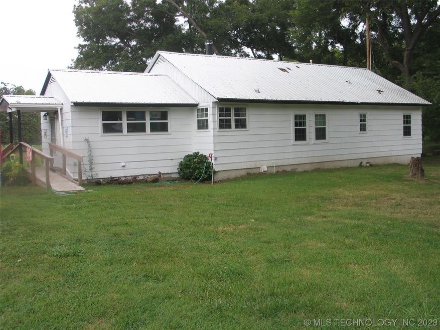 Cute Farm House on 15.2 acres, Haskell area.  20 m