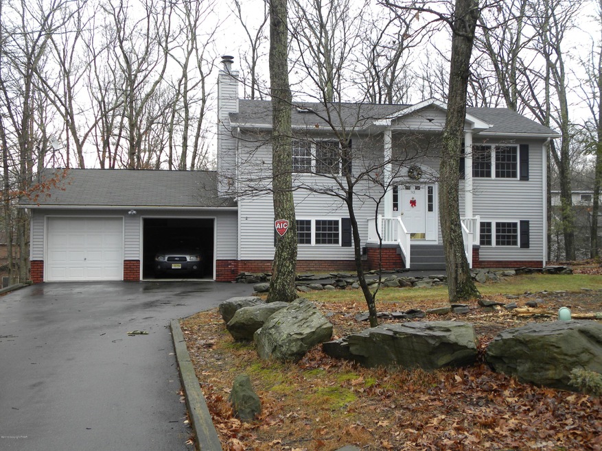 139 Clover Ln, Stroud Township, PA 18301 - photo 1