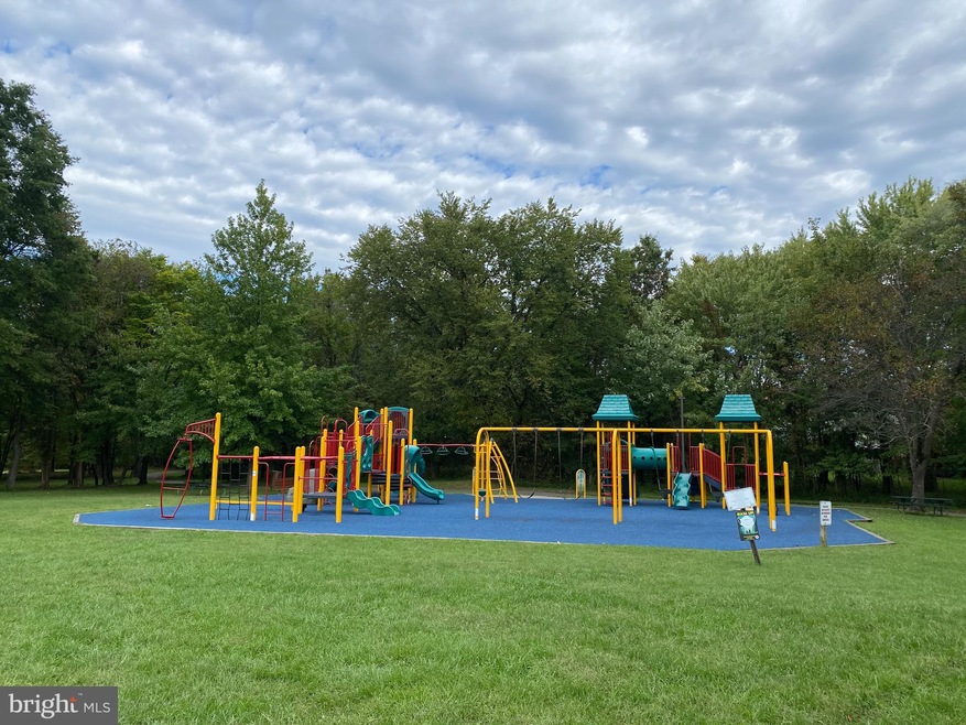 15601 Dorset Rd unit 301, Laurel, MD 20707 - photo 1