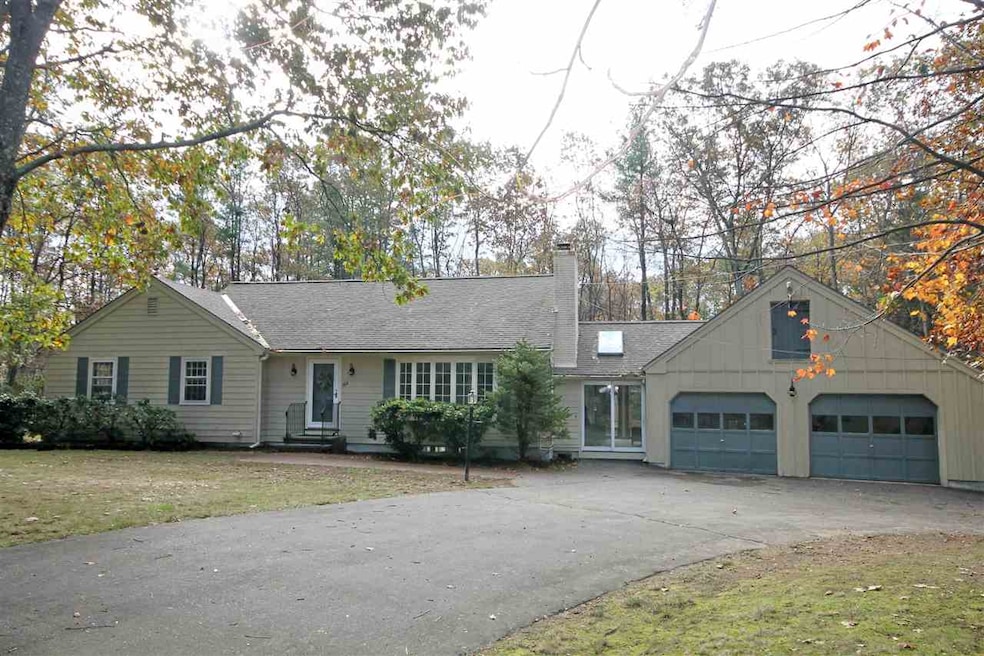 422 Pendleton Ln, Londonderry, NH 03053 - photo 1