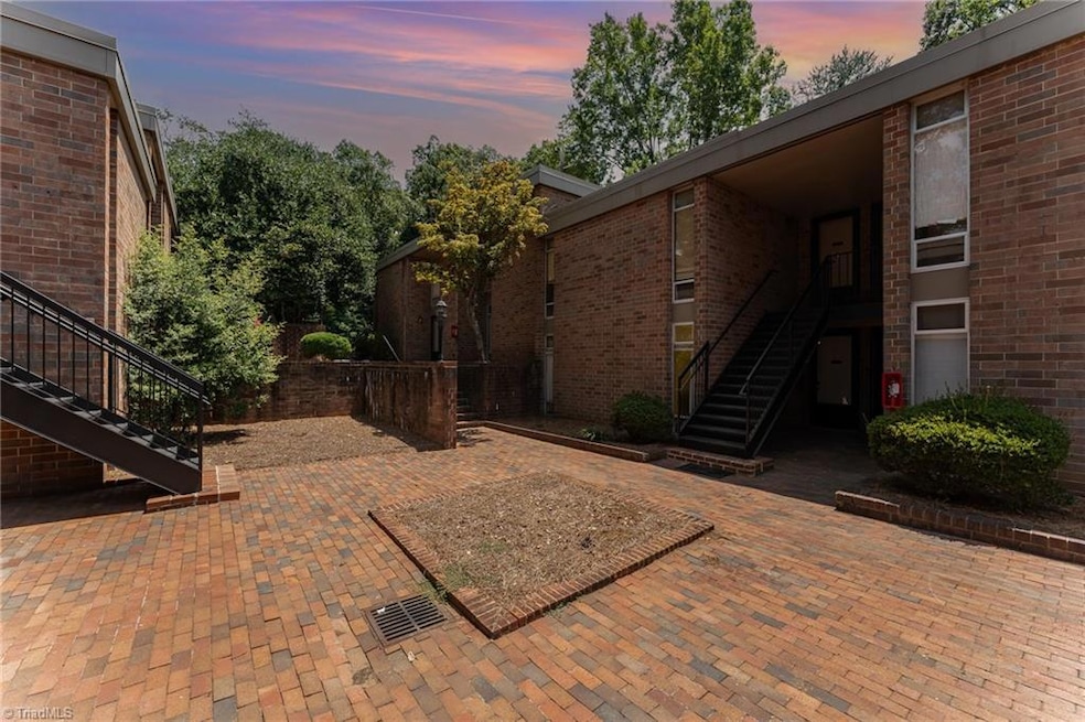 1757 S Hawthorne Rd, Winston Salem, NC 27103 - photo 1