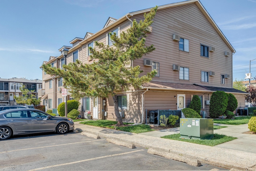 97 Gardenia Ln, Staten Island, NY 10314 - photo 1