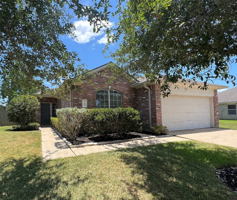 Welcome to7304 Shade Ct located in the Pearland Cambridge Lakes Community!