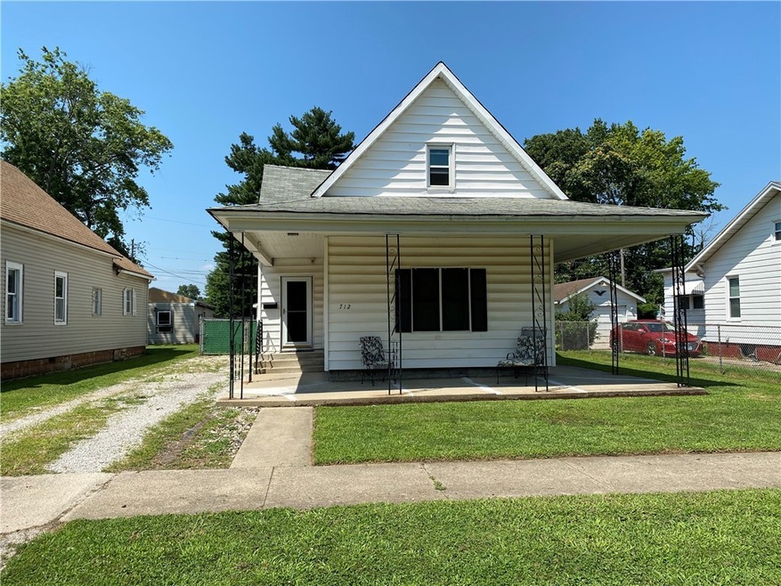 712 Prairie Ave, Mattoon, IL 61938 - photo 1