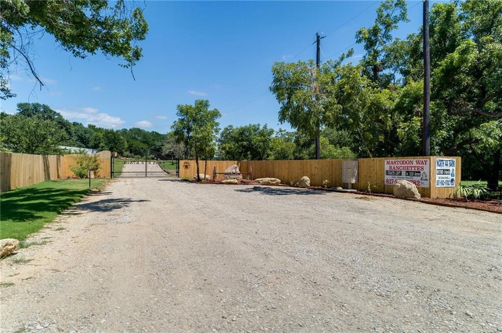 1058 N 44 Ln, Weatherford, TX 76085 - photo 1