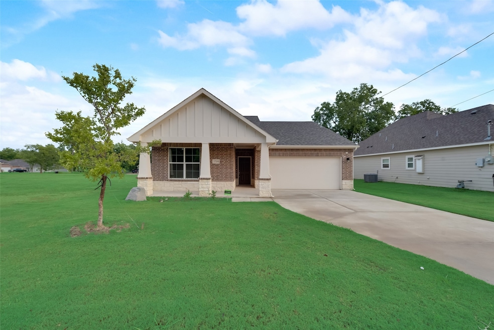 3709 Washington St, Greenville, TX 75401 - photo 1