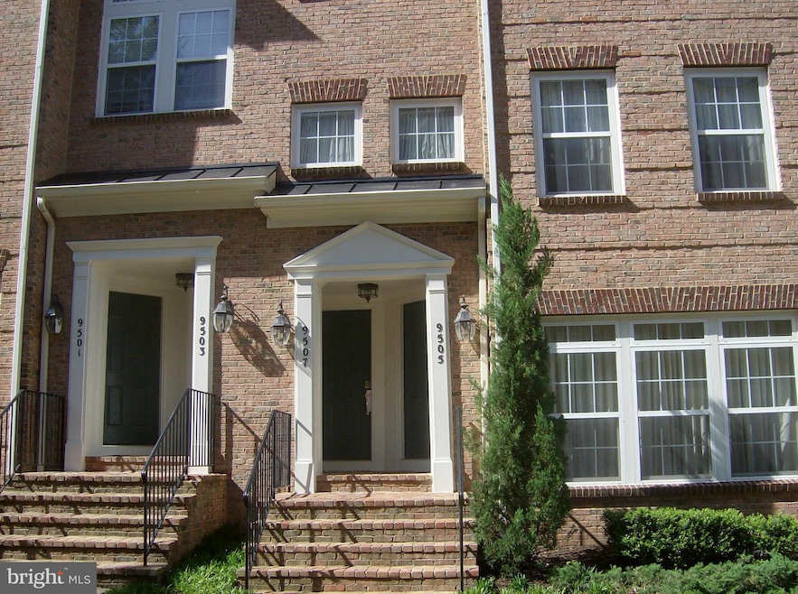 9505 Walker Way unit 9505, Manassas Park, VA 20111 - photo 1