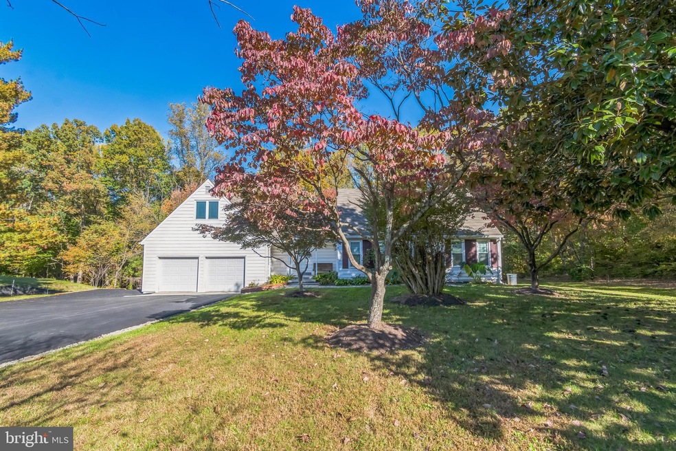8903 Hooes Rd unit UPPER LEVEL, Lorton, VA 22079 - photo 1