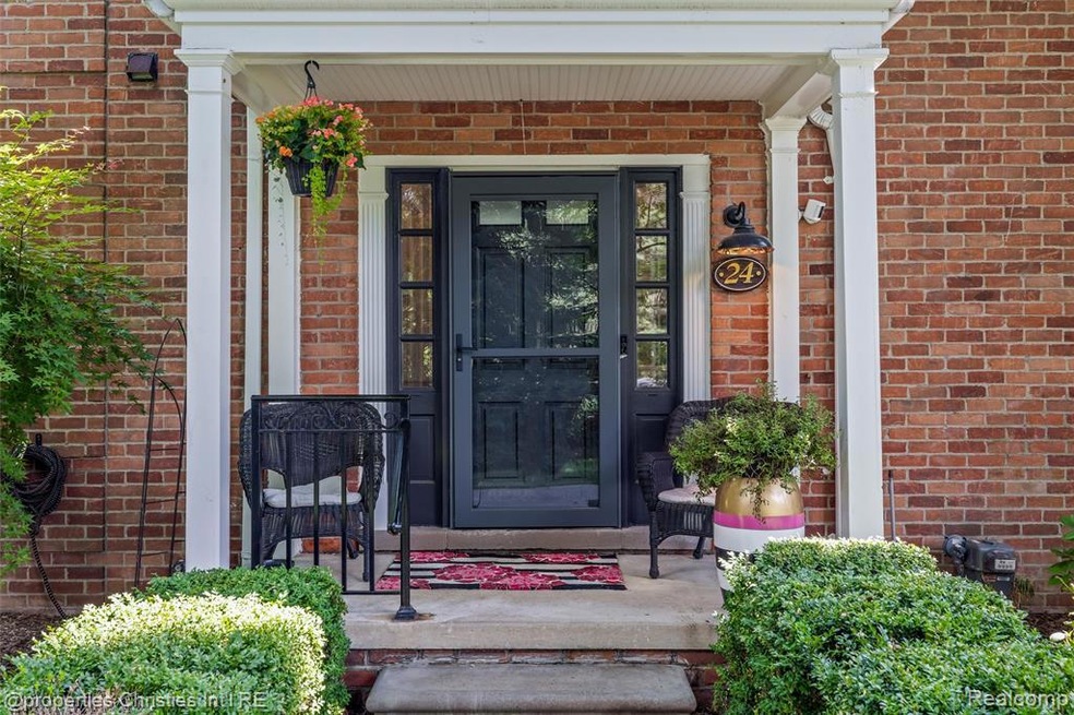24 Barbour Ln unit B3, Bloomfield Hills, MI 48304 - photo 1