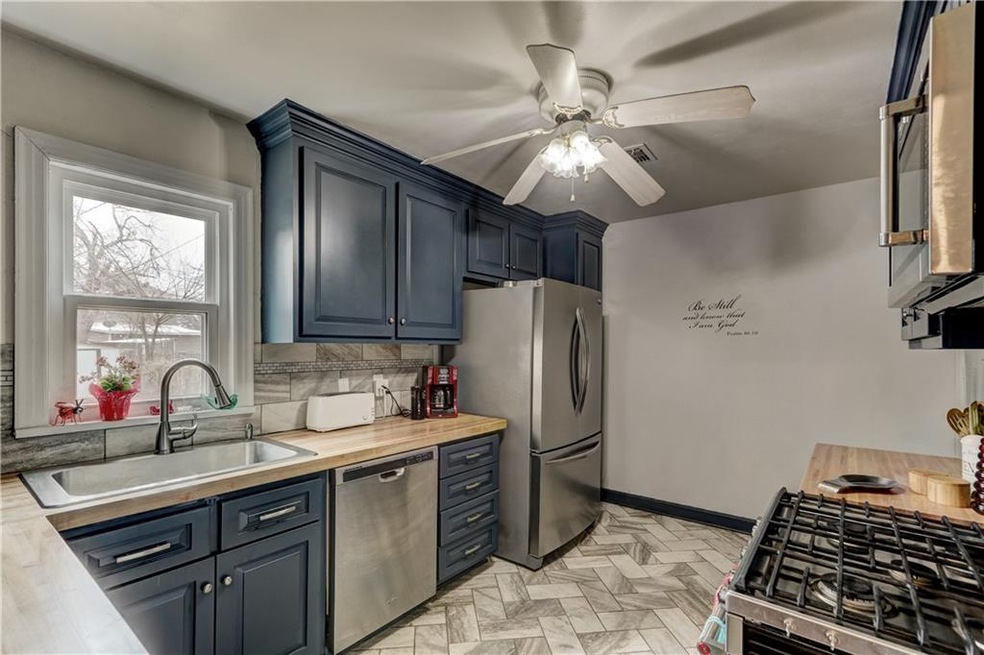 607 E Logan Ave, Guthrie, OK 73044 - photo 1